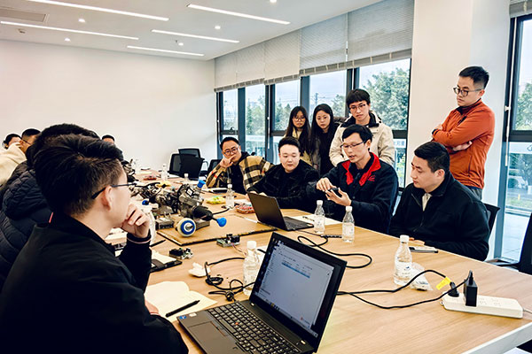 Expert-Steering-R&D-Team
